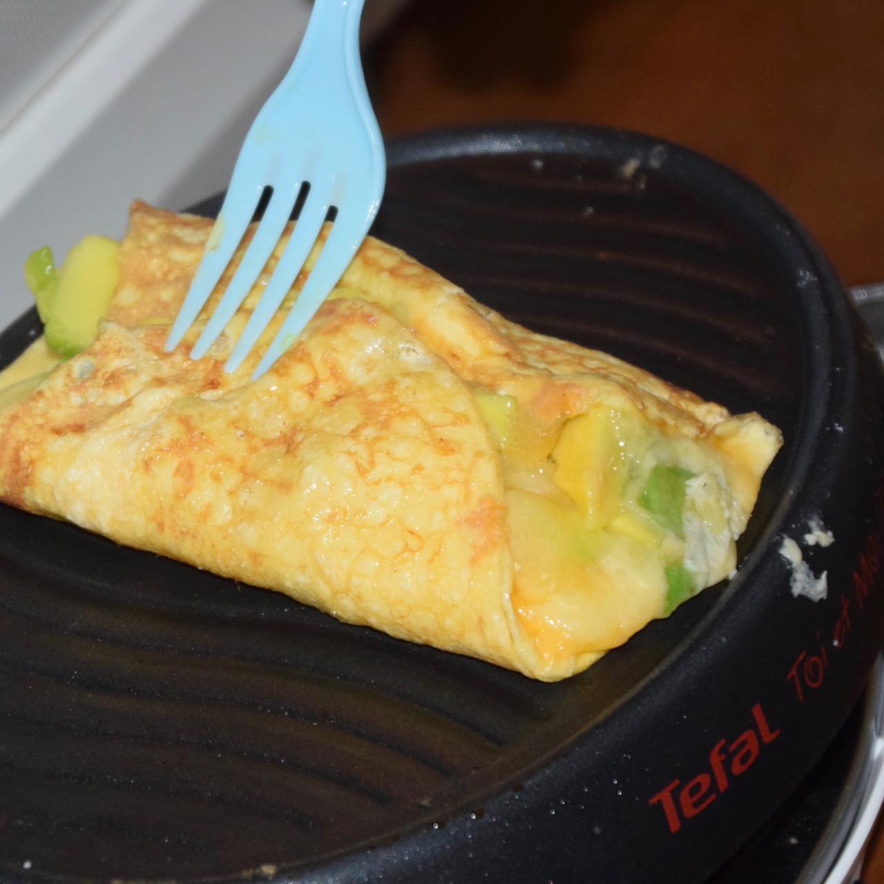 Mr. MacGyver Creates an Omelette!